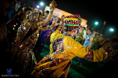 Garba-Dandiya-Navratri-Festival-Ahmedabad-by-Ramit-Batra-06 Dandiya Photo, Dandiya Couple, Navratri Bhajan, Dandiya Dance, Navratri Dandiya, Dandiya Raas, Garba Dance, Navratri Festival