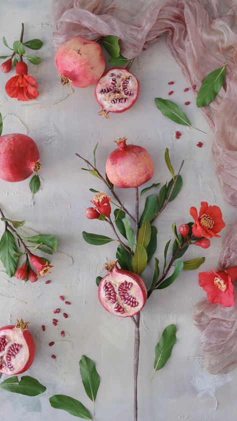 Pomegranate Branch, Paper Flower Wreaths, Flannel Flower, Flower Artists, Paper Peonies, Paper Plants, Crepe Paper Flowers, Paper Flower Bouquet, Video Course