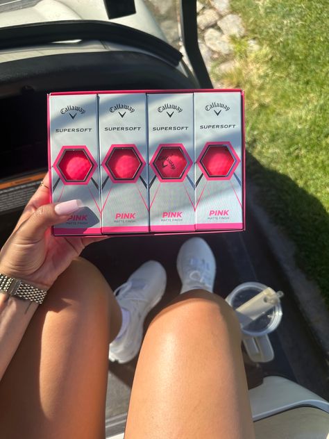 Pink Golf Clubs, Pink Golf Balls, Cute Golf Clubs, Golf Bag Aesthetic, Golf Essentials, Golf Stuff, Women’s Golf Clubs, Golf Girl, Golf Balls