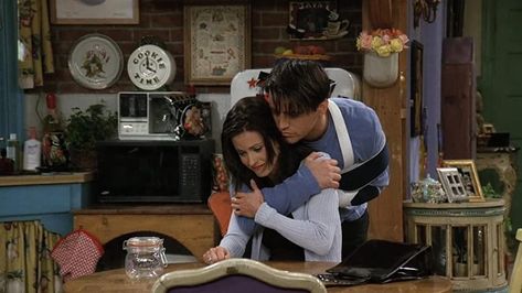 Monica And Joey, Friends 1994, Addictive Personality, Joey Friends, Smelly Cat, Cute Headers For Twitter, Matt Leblanc, Ross Geller, Joey Tribbiani