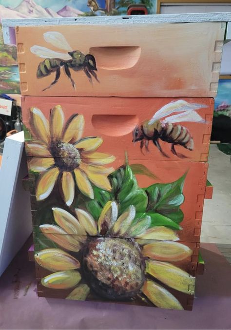 Painted Beehives Ideas, Painted Bee Boxes, Bee Box Painting Ideas, Beehive Painting Ideas, Bee Hive Painting Ideas, Bee Hive Art, Painted Bee Hives, Bee Hives Boxes, Beehive Art