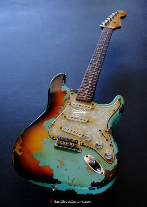 Fender Relic, Fender Guitars Stratocaster, Guitar Fender, Guitar Fretboard, Fender Strat, Electric Guitar Design, Stratocaster Guitar, Custom Electric Guitars, Guitar Painting