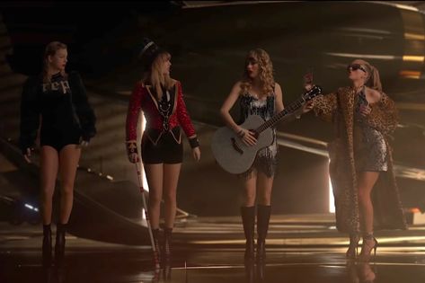 Taylor Swift Music Videos, Taylor Swift Party, Taylor Swift New, Taylor Swift Web, Taylor Swift Music, Celebrity Style Red Carpet, Taylor Swift Wallpaper, Famous Celebrities, Her Music