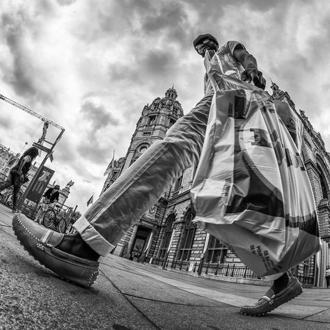 Willem Jonkers Brings Awe Shooting Photos Of Streets With An 8mm Ultra Wide Lens - 121Clicks.com Street Photography Model, Fisheye Photography, Street Photography Portrait, Street Photography Urban, Street Photography People, City Streets Photography, Mail Order Brides, Perspective Photography, Perspective Art