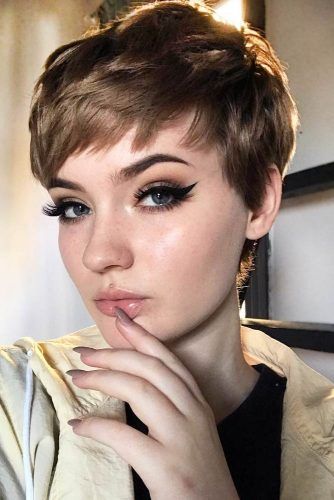 Dark Hairstyles, Blond Pixie, Blonde Shades, Modern Short Hairstyles, Neutral Blonde, Short Dark Hair, Cute Short Haircuts, Long Pixie, Pixie Haircuts