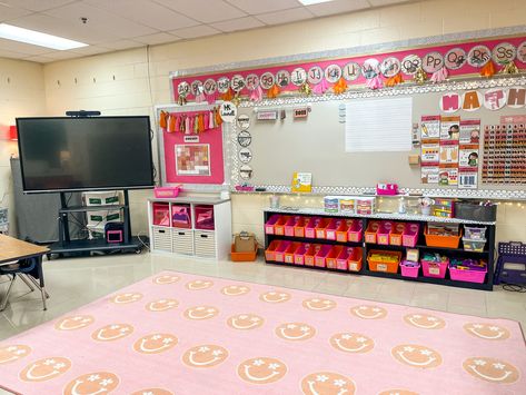 Pink And Orange Classroom Decor, Orange And Pink Classroom, Smart Board Classroom Set Up, Colourful Classroom, Pink Classroom, Future Educator, Kindergarten Organization, Teaching Classroom Decor, Elementary Classroom Themes