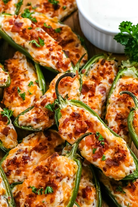 Jalapenos Salsa, Jalapenos Recipes, Popper Recipes, Cream Cheese Jalapeno Poppers, Stuffed Jalapeno, Stuffed Jalapenos, Jalapeno Popper Recipes, Chile Jalapeño, Poppers Recipe