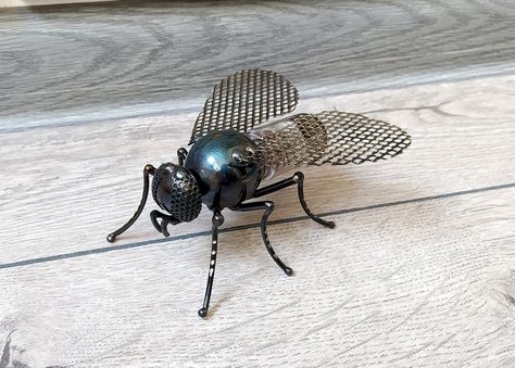 Fly Sculpture, Metal Insects, Metal Sculpture Art, Filament Lamp, Bbq Grill Design, Metal Figurines, Metal Garden Art, Unique Sculptures, Sculpture Metal