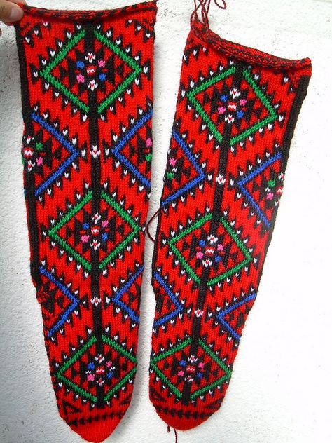 Traditional Macedonian socks from Radovish region Pletenje Čarapa, Macedonian Culture, Folklore Pattern, Traditional Socks, Basic Knitting, Woolen Socks, Vintage Socks, Handmade Socks, Vintage Knitwear