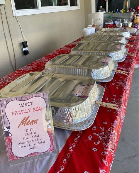 Backyard Bbq Party Food, Graduation Party Food Ideas, Graduation Party Food, Party Food Bars, Bbq Party Food, Cookout Party, Backyard Bbq Party, Bbq Menu, Party Food Buffet