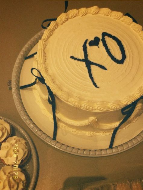 Xo Cake The Weeknd, Cake The Weeknd, The Weeknd Cake, Xo Cake, House Of Balloons, Balloon Cake, J Cole, Day Plan, Flower Clip