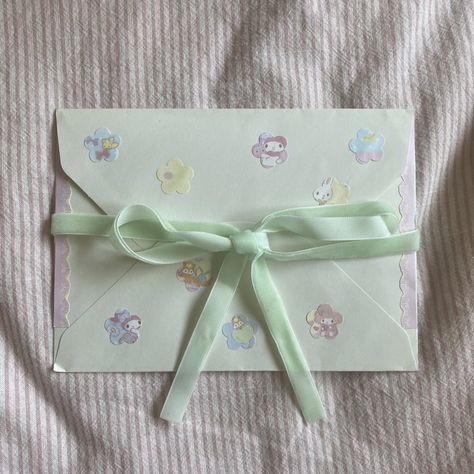 Letter Envelope Aesthetic Diy, Aesthetic Penpal Letter Ideas, Pen Pal Letters Aesthetic Vintage, Pen Pal Letters Aesthetic Envelope, Cute Letters To Friends Writing Pen Pals, Pretty Letters, Handmade Packaging, Pen Pal Letters, Gift Inspo