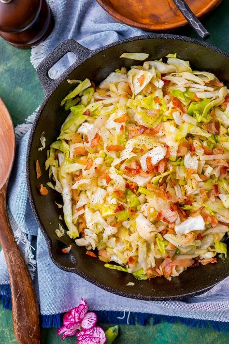 Fried Cabbage And Bacon, Irish Fries, Fried Cabbage Recipe, Fried Cabbage Recipes, Irish Foods, Southern Fried Cabbage, Bacon Fried Cabbage, Cabbage And Noodles, Irish Cooking