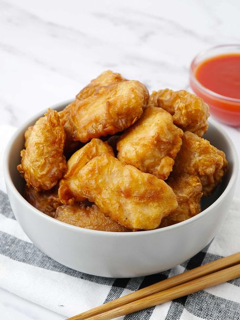 Chicken Balls with Sweet and Sour Sauce Fried Chicken Balls Recipe, Fried Chicken Balls, Chinese Chicken Balls Recipe, Chinese Chicken Balls, Chicken Balls Recipe, Chinese Fried Chicken, Sweet N Sour Sauce Recipe, Battered Chicken, Chicken Batter