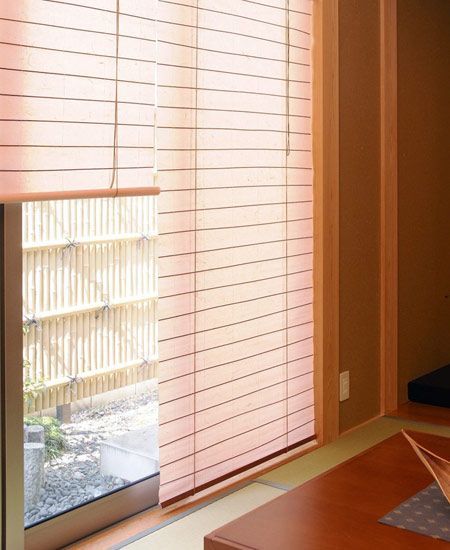 Japanese Blinds, California Bedroom Style, Japanese Window, Violet Crown, Curtain Divider, Japanese Apartment, Japanese Curtains, Japanese Bedroom, Japanese Interiors