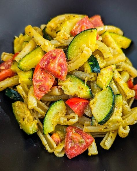 Indulge in the beauty of uncomplicated cooking with our 4-Ingredient Zucchini and Tomato Pasta recipe. This delightful dish offers a symphony of flavors in every bite. With just four key ingredients, it's a testament to the power of simplicity. Fresh zucchini and ripe tomatoes create a harmonious blend, complemented by perfectly cooked pasta. Whether you're short on time or looking for a wholesome meal, this recipe has you covered. Enjoy a burst of freshness and taste. Pasta With Zucchini And Tomatoes, Pasta Cherry Tomatoes, Zucchini Pasta Sauce, Zucchini And Tomato, Zucchini And Tomatoes, Pasta With Zucchini, Zucchini Pasta Recipes, Tomato Pasta Recipe, Barilla Pasta