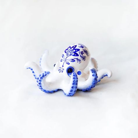 Polymer Clay Octopus, Clay Octopus, Painted Polymer Clay, Art And Craft Ideas, Clay Magnets, Clay Diy Projects, Clay Crafts Air Dry, Keramik Design, Polymer Clay Animals