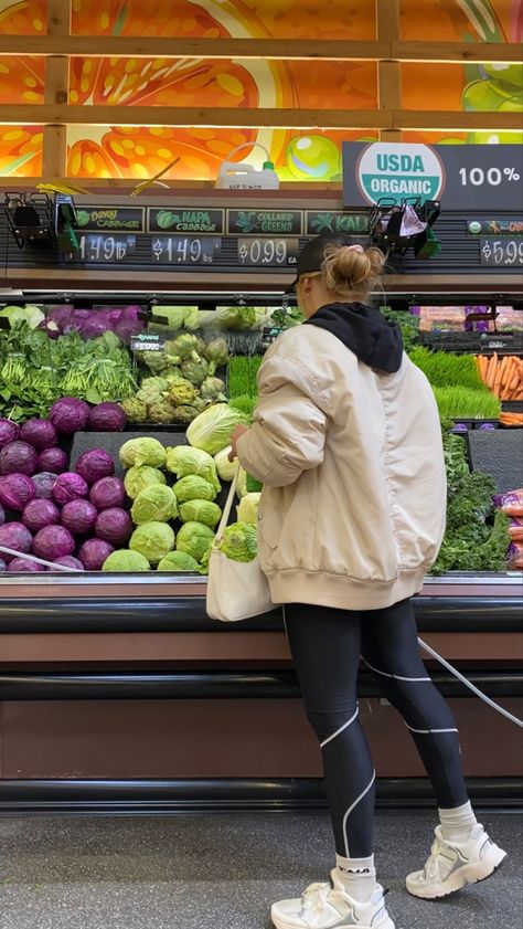 Grocery Run Outfit, Fitness Influencer Aesthetic, Running Errands Aesthetic, Errands Aesthetic, Aesthetic Grocery, Website Photoshoot, Afternoon Vibes, Walk Photo, White Suv