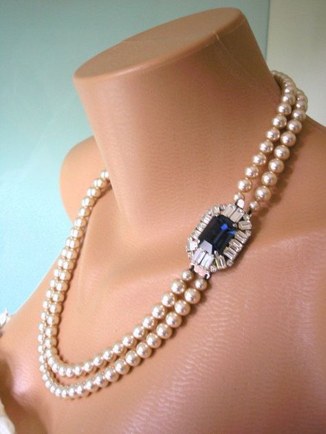 Pearl Necklace Ideas, Brides Necklace, How To Wear Pearls, Gatsby Jewelry, Rings Pearl, Wearing Pearls, Rings Sapphire, Gatsby Art, Earrings Sapphire