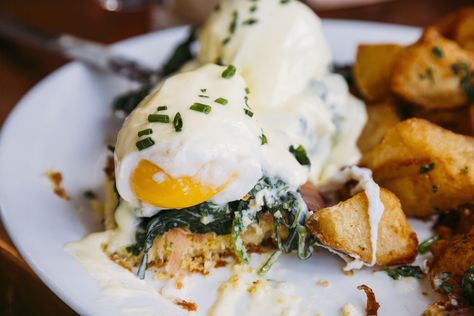 Get the inside scoop on the best breakfast restaurants in San Francisco. Menus range from traditional omelets and pancakes to beignets and biscuits. Breakfast San Francisco, San Francisco Breakfast, Breakfast Like A King, Phoenicia Diner, Restaurants In San Francisco, Cherry Bread, Banana Bread Loaf, Large Breakfast, Roasted Apples