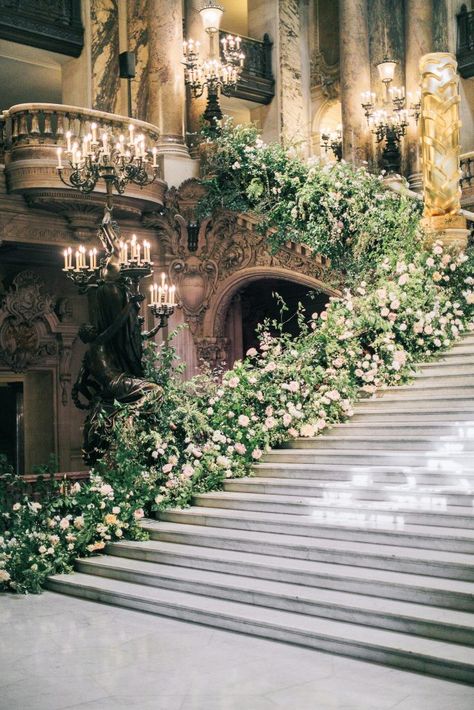 Wedding Venues Mansions, Temple Ideas, Opera Garnier, Castle Aesthetic, Royal Aesthetic, Chateau France, Paris Wedding, Princess Aesthetic, English Garden