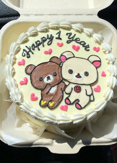 Korilakkuma Birthday Cake, Rilakkuma Party Theme, Happy 1 Year Anniversary Cake, Rilakkuma Birthday Cake, 1 Year Anniversary Cake Aesthetic, Anniversary Small Cake, Cute Small Cakes, One Year Anniversary Cake, Rilakkuma Birthday