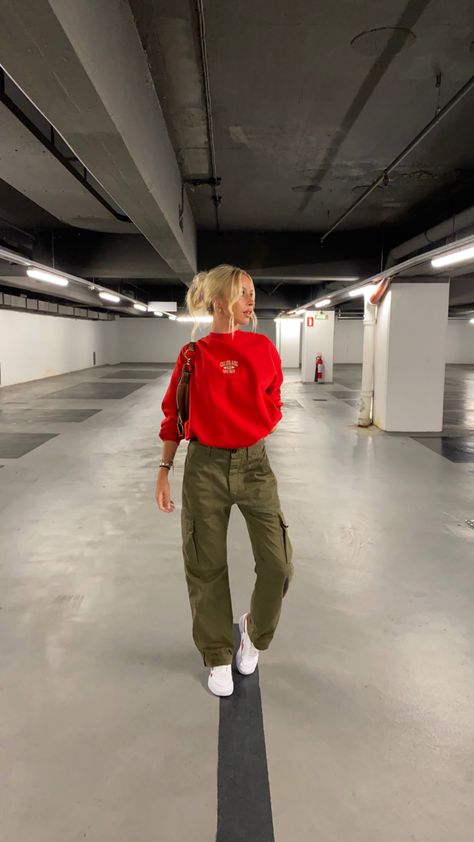 Style Green Cargo Pants, Khaki Cargo Pants Outfit, Cargo Pants Outfit Winter, Green Cargo Pants Outfit, Cargo Pants For Women, Cargo Outfit, Cargo Pants Outfit Women, Cargo Pants Outfits, Everyday Glam