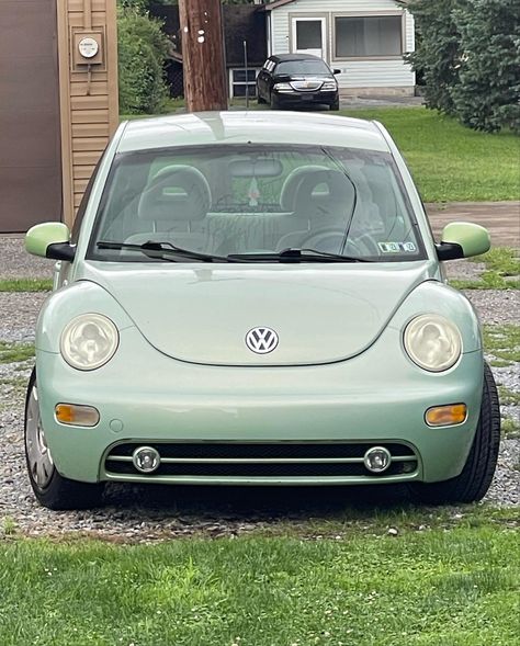 my 2002 bug🤭☮️ Green Volkswagen Beetle, Car Green, Volkswagen Beetles, Hippie Car, Beetle Car, Car Decorations, Retro Car, Love Bug, Car Ideas