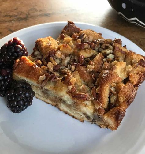 Bread Pudding Small Batch, Small Batch Bread Pudding Recipe, Small Bread Pudding, Bread Pudding For Two, Small Batch Bread Pudding, Caramel Pecan Desserts, Pecan Pie Bread Pudding Recipe, Pecan Pie Bread, Homestead Food