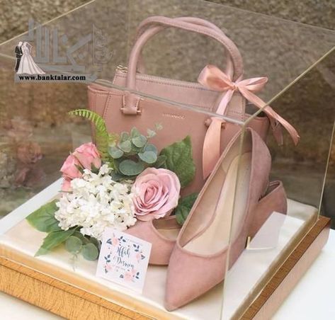 Hijab Paris, Seserahan Hantaran, Hantaran Pernikahan, Wedding Gift Hampers, Simple Wedding Bouquets, Wedding Trousseau, Wedding Gift Pack, Gift Tray, Creative Wedding Gifts