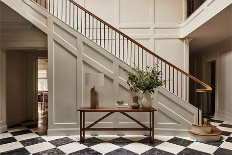 BEVERLY HILLS — DISC INTERIORS Colonial Staircase, Old Money Interior Design, Old Money Interior, Disc Interiors, Traditional Staircase, Entry Stairs, Entry Way Design, House Stairs, Staircase Design