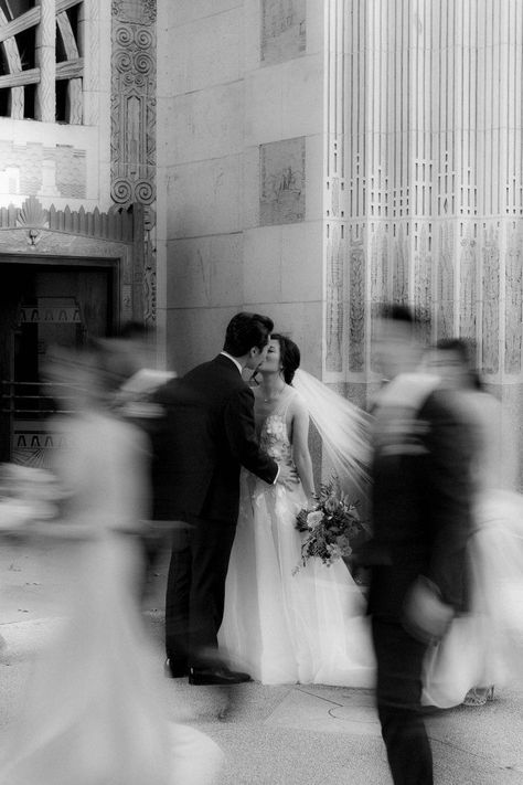 Detailed Wedding Pictures, Photographer Shot List Wedding, Vintage Wedding Photoshoot, Wedding First Touch, Beauty And The Beast Wedding Dresses, After The Tone, Wedding Day Poses, Old Wedding Photos, Italy Wedding Dress