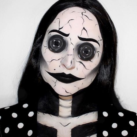 Mom From Coraline, Coraline Makeup, Halloween Makeup Kits, Mom Makeup, Coraline Movie, Makeup Scary, Makeup Kits, Makeup For Moms, Halloween Makeup Scary