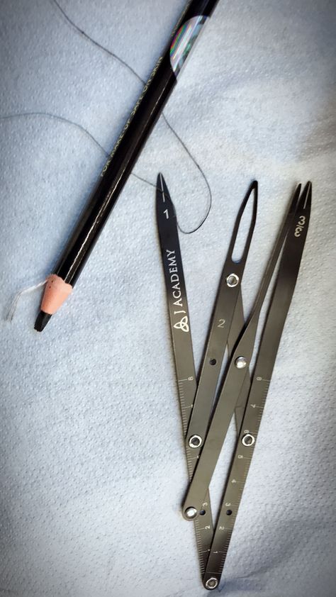 Phibrows Microblading Photography, Microblading Aesthetic Instagram, Microblading Eyebrows Logo, Microblading Aesthetic, Brow Salon Ideas, Brow Technician, Esthetician Room Supplies, Eyebrow Images, Salon Pics