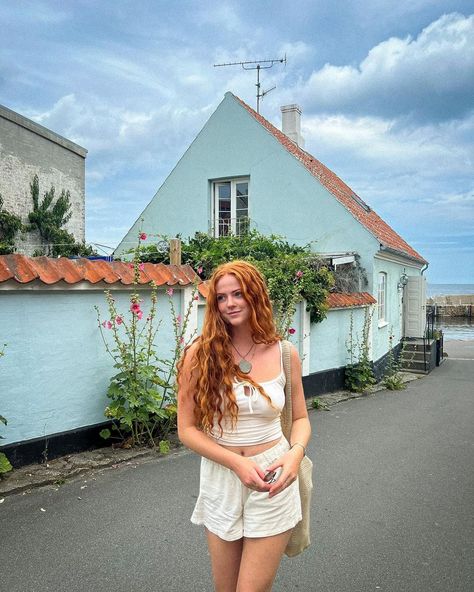 Redheads | Faith Collins. Faith Collins, Redhead Fashion, Red Hair Freckles, I Love Redheads, H.e.r Aesthetic, Ginger Girls, Girls With Red Hair, Redhead Beauty, Penteado Cabelo Curto