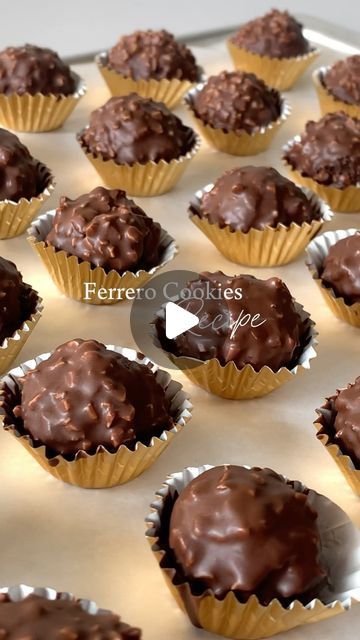 Hazelnut Recipes, Hazelnut Cookies, Dessert Cookbooks, Recipe Dessert, Bake Cookies, Chocolate Coating, Delicious Treats, Egg Wash, Chewy Cookie