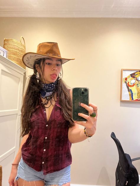 Wild West Aesthetic Outfit Woman, Wild West Spirit Day, Cowgirl Party Outfit Women, Wild West Outfits Spirit Week, Different Countries Costumes, Wild West Spirit Week Outfit, Cow Girl Halloween Outfits, Wild Wild West Outfit, Cowboy And Cowgirl Costume