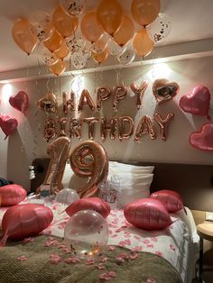 19th Birthday Hotel Party Ideas, Hotel Birthday Party Ideas 19, Birthday Trip Decorations, Hotel Birthday Party Decorations Ideas, 18th Hotel Birthday Party, Birthday Party Hotel Room Ideas, Hotel Birthday Set Up, Hotel Decorations For Birthday, Hotel Room Birthday Party