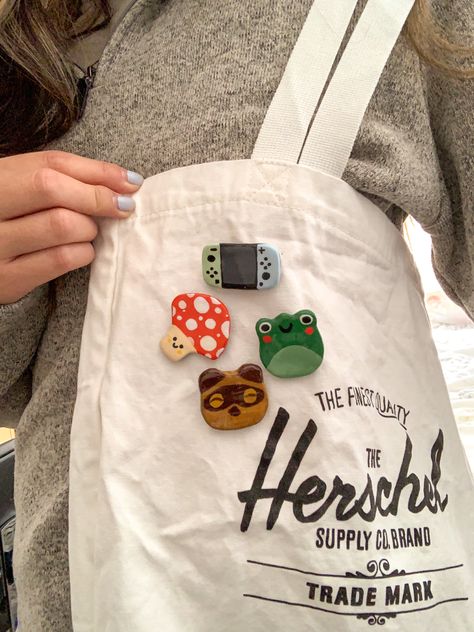 I made these clay pins and they brighten up my tote bag so much! the mushroom and switch are my favorites! Fimo Ring, My Tote Bag, Clay Pins, Sewing Crochet, Astuces Diy, Tanah Liat, Clay Diy Projects, Cute Polymer Clay, The Mushroom