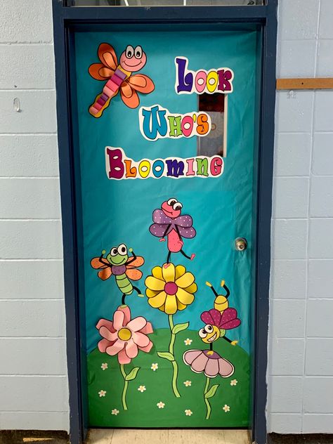 Look who’s blooming classroom door flowers bugs spring Garden Theme Classroom, Classroom Display Boards, Color Paper Crafts, Class Door, School Door Decorations, Garden Friends, Display Boards, Classroom Display, Door Displays