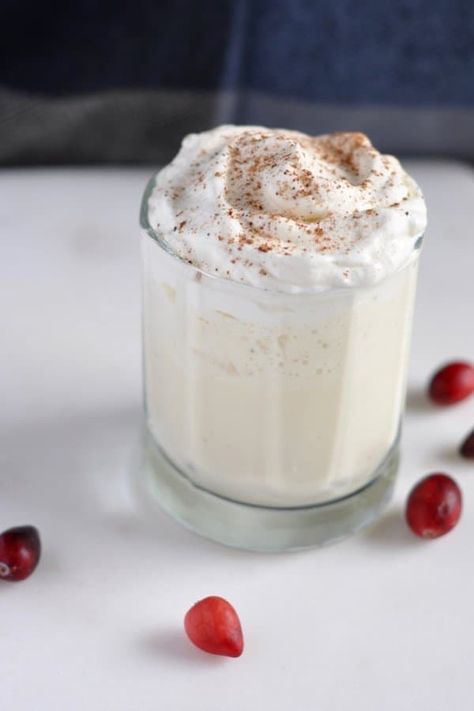 Make Eggnog, Alcoholic Eggnog, How To Make Eggnog, Drinks Nonalcoholic, Maple Whipped Cream, Eggnog Recipe Homemade, Holiday Eggnog, Easy Custard, Easy Alcoholic Drinks