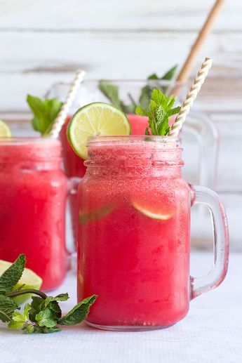 Homemade Agua Fresca, Margarita Punch Recipe, Cocktail Prosecco, Watermelon Slushie, Watermelon Cocktail, Homemade Alcohol, Prosecco Cocktails, Watermelon Margarita, Tequila Drinks