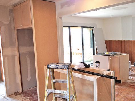 Kitchen peninsula next to fridge cabinet Kitchen Peninsula Next To Fridge, Cabinet Fridge, Fridge Cabinet, Fridge Kitchen, Decorating Above Kitchen Cabinets, Southern Interior, Tampa Homes, Kitchen Peninsula, Above Kitchen Cabinets