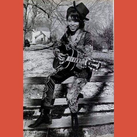 Country singer Linda Martell’s hit song “Color Him Father” earned her the distinction in 1969 as the first African American female vocalist on the Grand Ole Opry. Black Female Artists, Hot Country Songs, Ebony Magazine, Black Cowboys, Grand Ole Opry, Country Music Stars, Country Music Singers, We Are The World, Country Artists