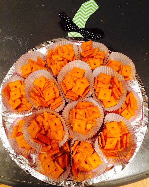 Orange Halloween Food Ideas, Orange Colored Snacks For Party, Orange Themed Snacks, Orange Party Food Snacks Ideas, Color Themed Party Food Orange, Orange Color Snacks, Orange Colored Snacks, Orange Color Food, Orange Colored Appetizers