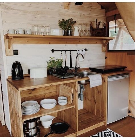 Rustic Small Kitchen Ideas Tiny House, Tiny Cabin Space Saving Ideas, Small Off Grid Cabin Interior, Tiny House Kitchen Cabinets, Tiny Cabin Interiors Small Cottages, Off Grid Cabin Interior, Tiny Cabin Ideas, Mini Kitchen Ideas, Tiny Cabin Kitchen