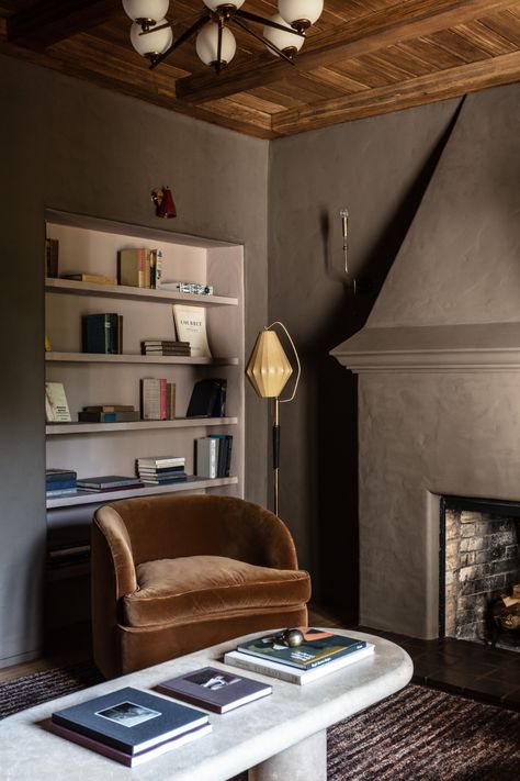 Mantel Styling, Jake Arnold, Modern Contemporary Living, Modern Contemporary Living Room, Contemporary Living Room Design, Interiors Magazine, Dark Interiors, Fireplace Mantle, Living Room Inspo