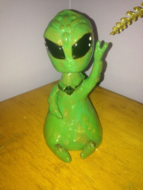 Alien Clay Art, Ceramic Bobble Heads, Clay Bobble Heads, Summer Pottery, Ceramic Monsters, 3d Ceramic, Ceramics Ideas, Ceramic Ideas, Clay Animals