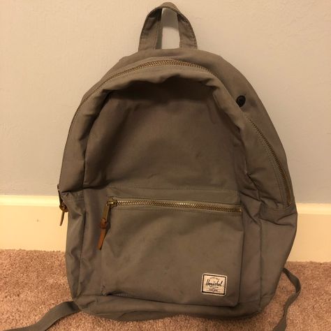 Herschel Backpack Aesthetic, Hershel Bags, Backpacks Herschel, Backpacks For High School, Hershel Backpack, Gray Backpack, Small Backpacks, Grey Backpack, High School Backpack