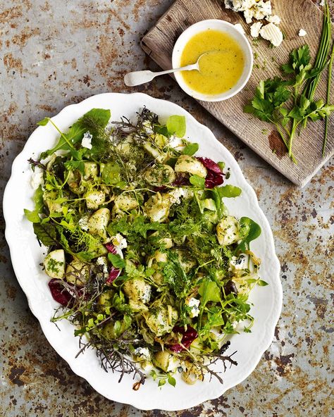 British Salad, Blue Cheese Salad Recipes, Greens Salad, Potato Salad With Egg, Blue Cheese Salad, Classic Potato Salad, Vegetarian Nutrition, Seasonal Salad, New Potatoes